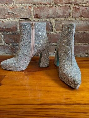 Betsey Johnson Cady Rhinestone Pointed Toe Booties Silver size 7 women’s
